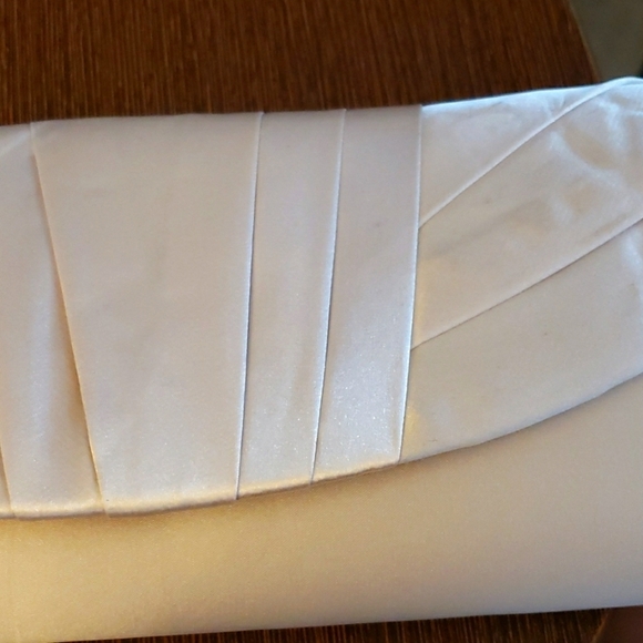 Gunne Sax by Jessica McClintock Pleated Clutch in Champagne - Picture 5 of 7